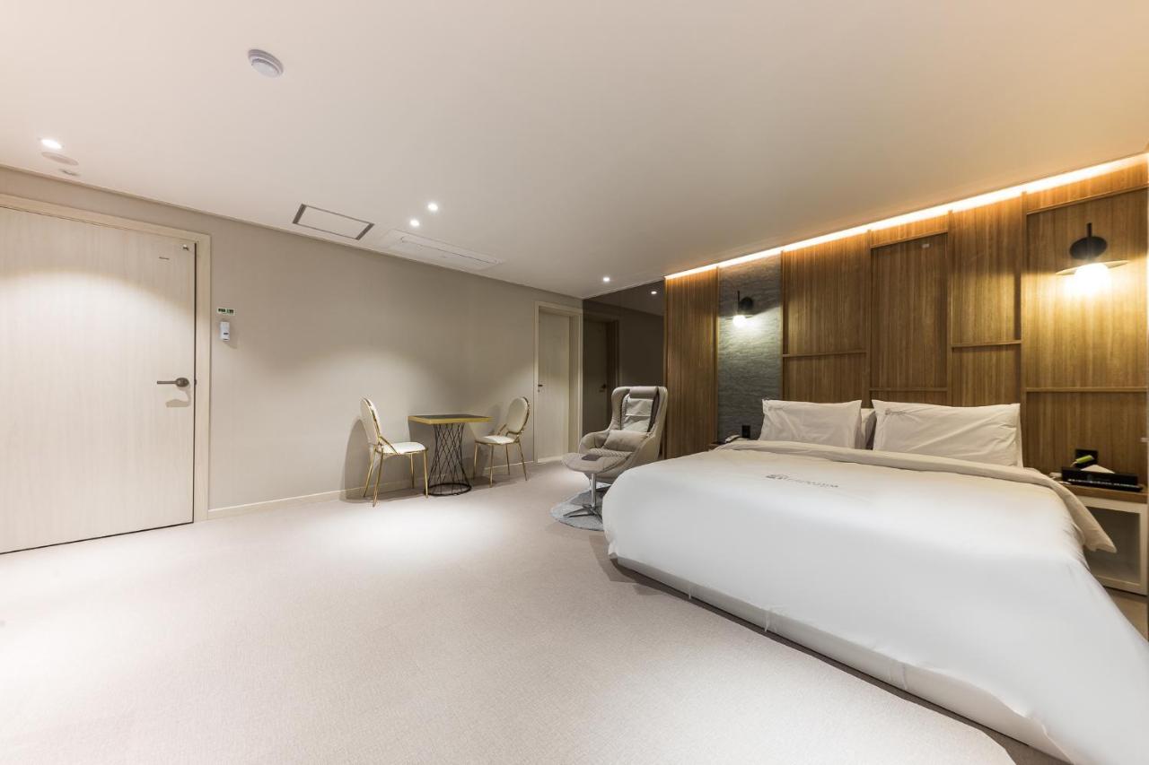 Hotel Lium Cheonan Extérieur photo